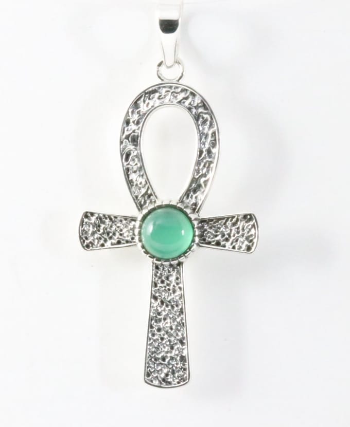 Bewerkte zilveren ankh hanger met jade