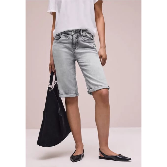 Bermuda met Slim Legs en omgeslagen detail