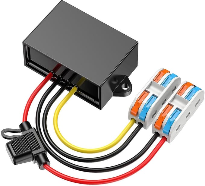 Spanningsomvormer 12V naar 24V met zekering en waterdichte kabelverbinder
