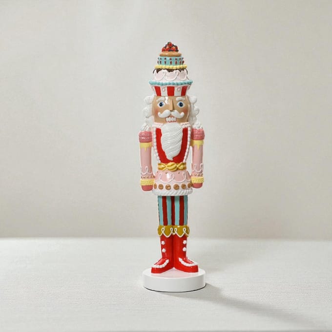 Notenkraker pastel met taartkroon – 26 cm – kerstdecoratie van polyresin