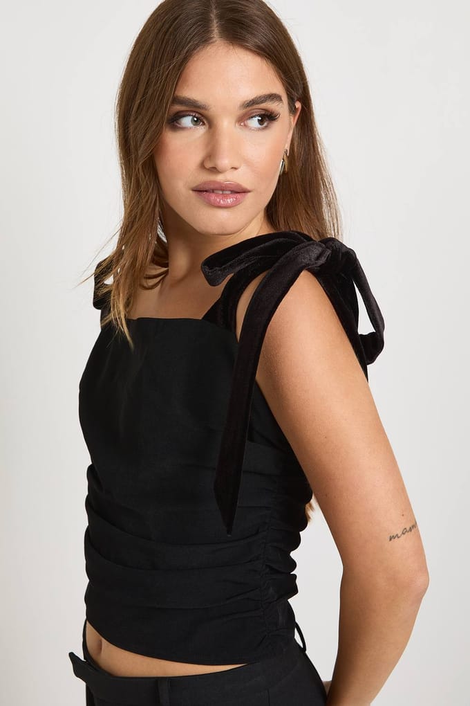 boohoo Dames Fluwelen top met strikband | Black | Maat: 12