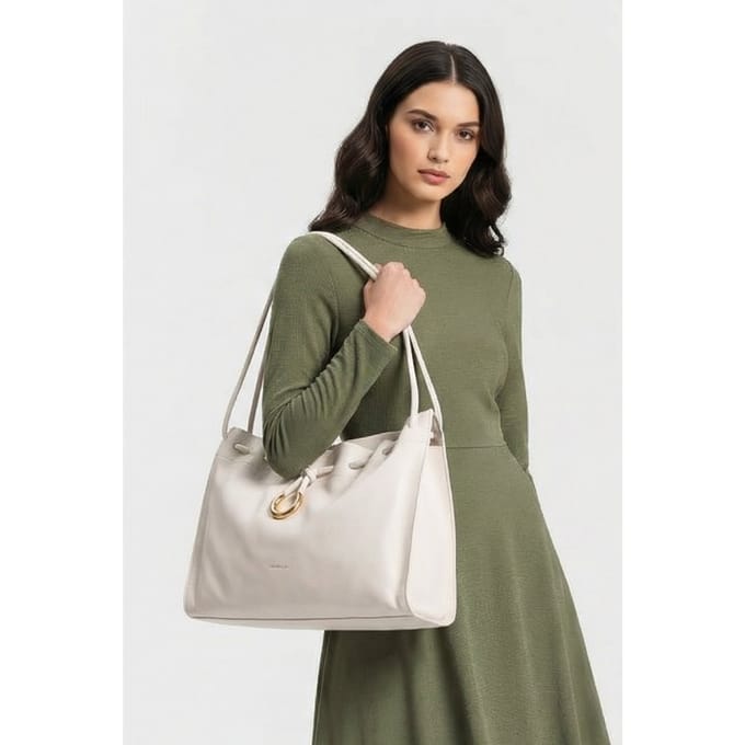 Coccinelle Leather Large Shoulder Bag In Cream Größe: OS | Handtaschen Outlet | Damen | Weiß