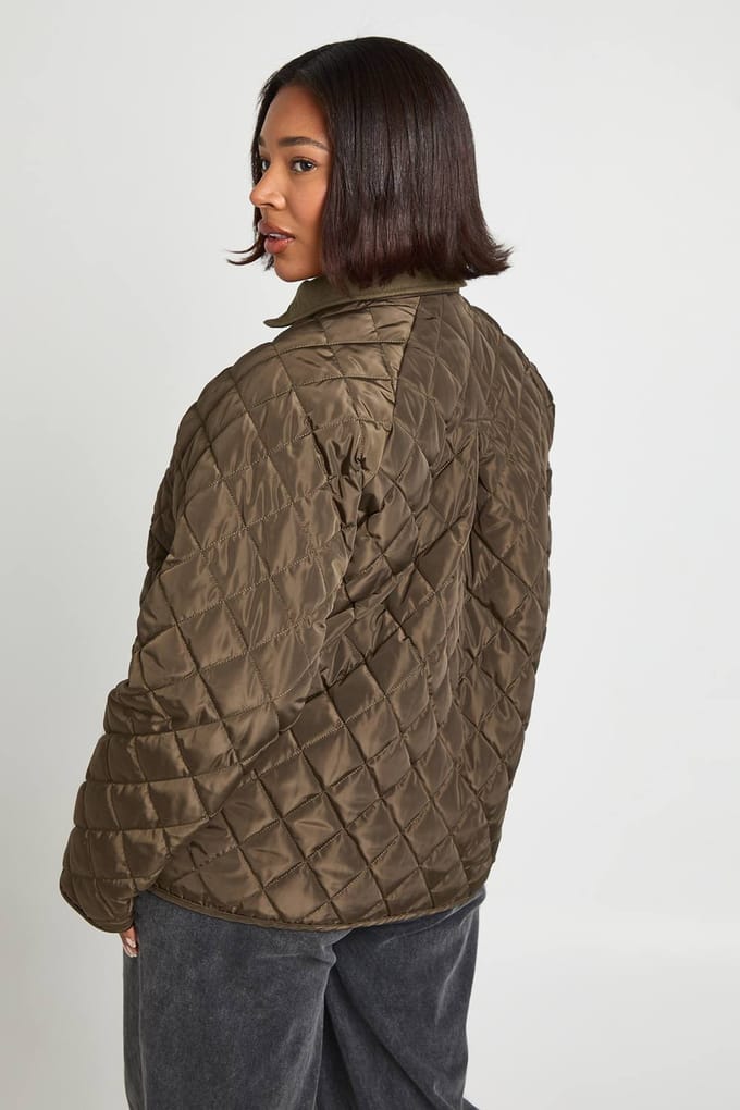 boohoo Dames Plus Gewatteerde Casual Jas met Contrastkraag | Khaki | Maat: 16