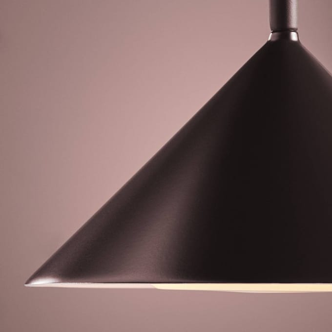 FRANDSEN LED-tafellamp Grasp, rood, hoogte 47 cm, metaal