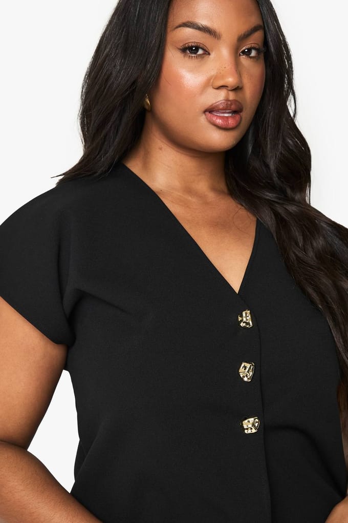 boohoo Dames Plus Gestructureerde Gilet met Gouden Knopen | Black | Maat: 16