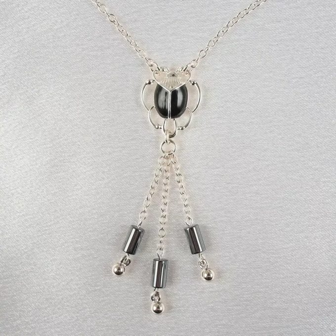 Sylvie Monthulé | Bodychain Sieraad | Sacred Scarab Maat S