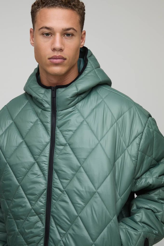 Hoge oversized boxy hoogglanzende gewatteerde capuchon funnel puffer jas | Khaki | Size Medium