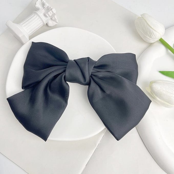 Zac's Alter Ego - Large Satin Hair Bow On Barrette Haarstrik - Zwart