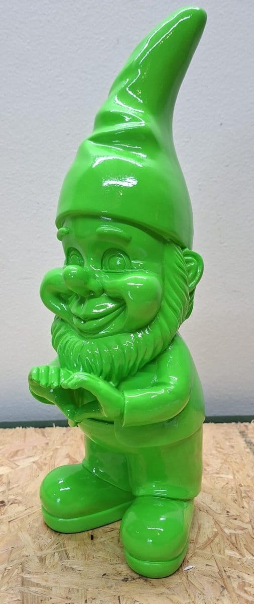 Kabouter met Hartje gebaar Groen - 37 cm - Polystone - Glanzend Gekleurd - Trendy Kabouter Beeld voor in Huis / Woonaccessoire