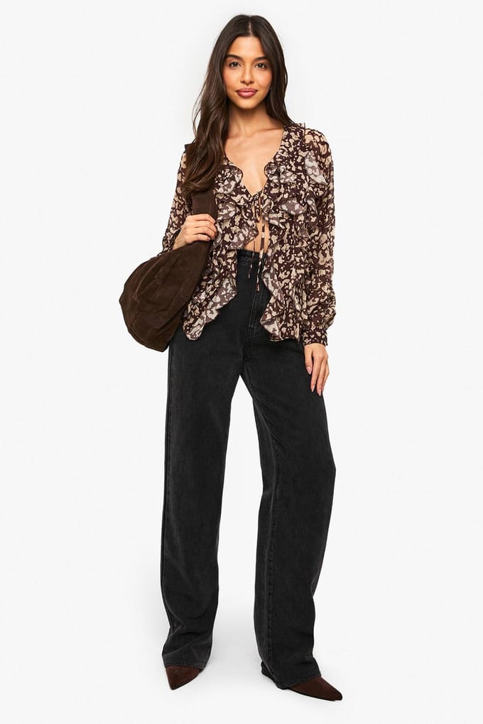 boohoo Dames Abstracte Print Chiffon Blouse met Ruches | Zwart | Maat: 34