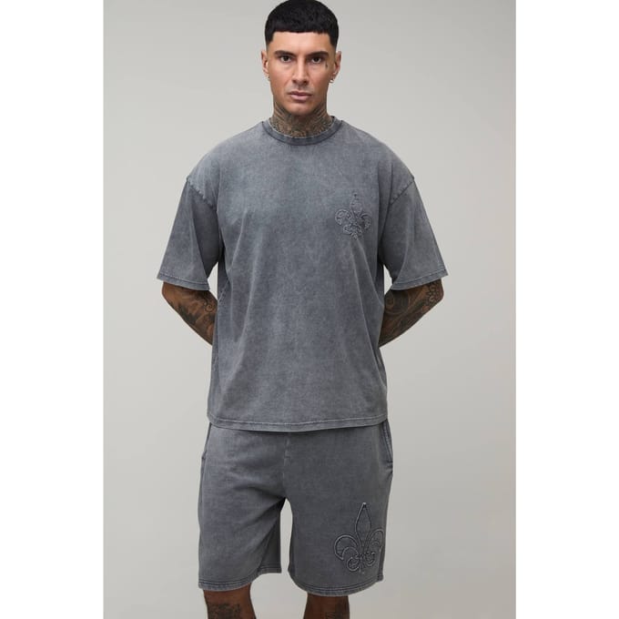 Lang Oversized Gothic Fleur De Lis Applicatie Gewassen T-shirt & Baggy Short Set | Charcoal | Size Medium