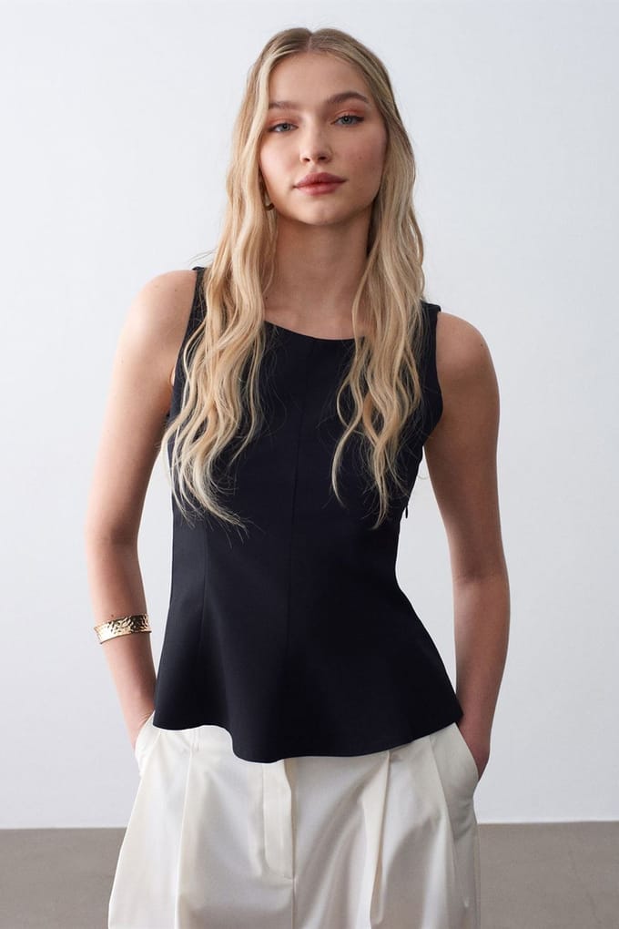 Aangesneden Mouwloze Crêpe Peplum Blouse