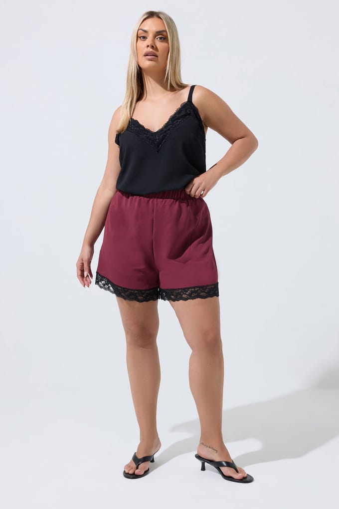 Limited Collection Bordeauxrode Shorts Met Kanten Rand Size 48