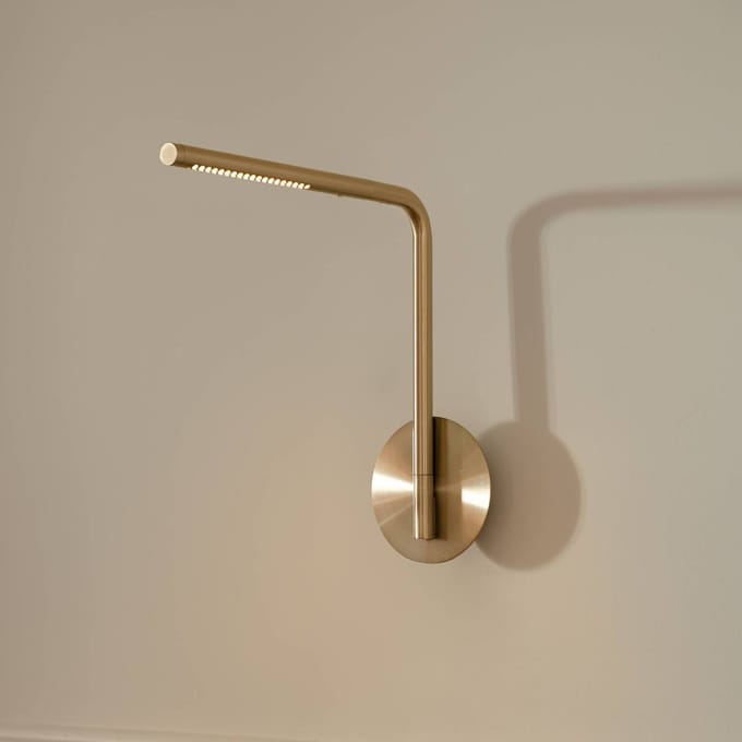 UMAGE LED wandlamp Omni Pivot, messingkleurig, dimbaar