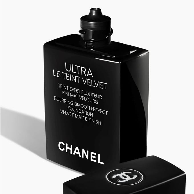 CHANEL ultra le teint velvet FLUWEELACHTIGE MATTE FINISH