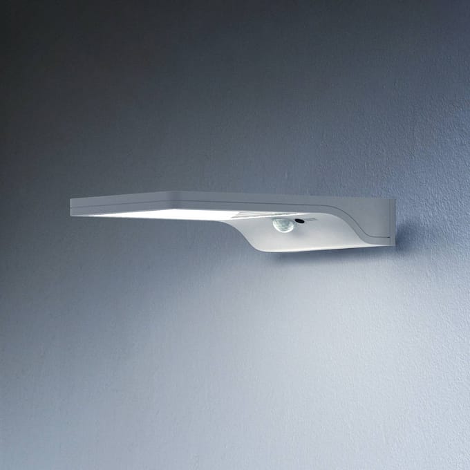 OSRAM Door LED-solarlamp wit, IP44, met bewegingssensor, koel wit licht (4000 K), op zonne-energie, voor buitenruimtes