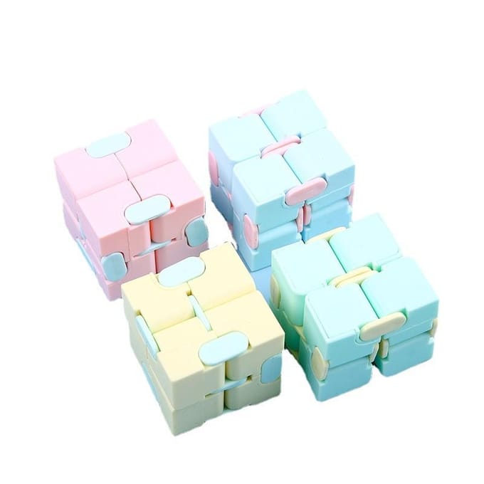 Grensoverschrijdende Flip Pocket Dobbelstenen Rubiks Kubus Creatieve Vinger Rubiks Kubus Decompressie Vent Variëteit geel