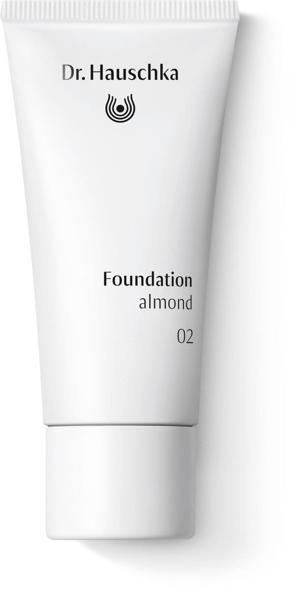 Dr. Hauschka Foundation 02 almond
