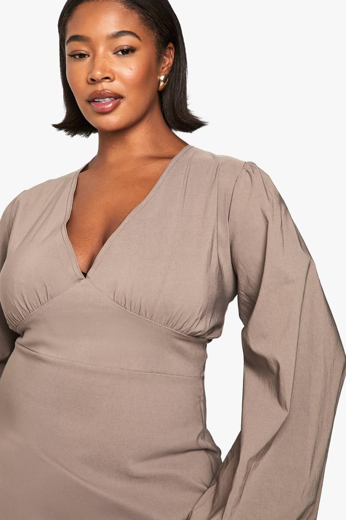 boohoo Dames Plus geraffelde blousonmouw shiftjurk | Mocha | Maat: 28