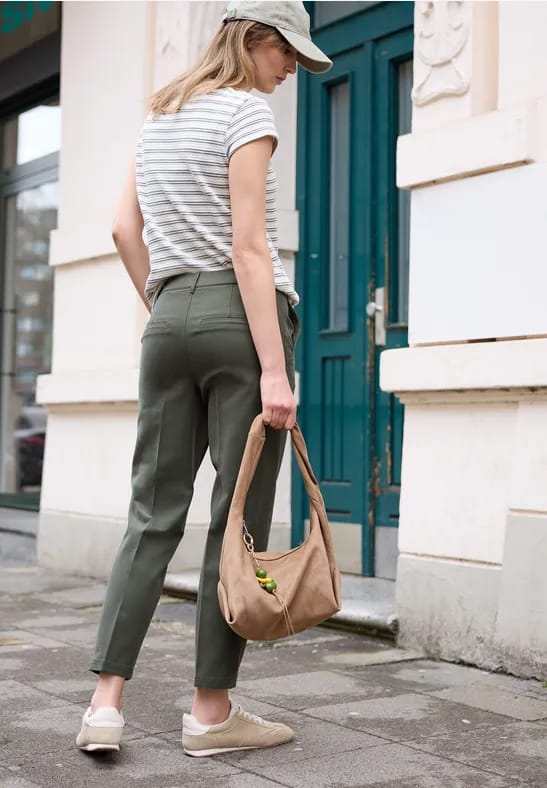 Mid Waist Slim Legs chino's in een casual fit
