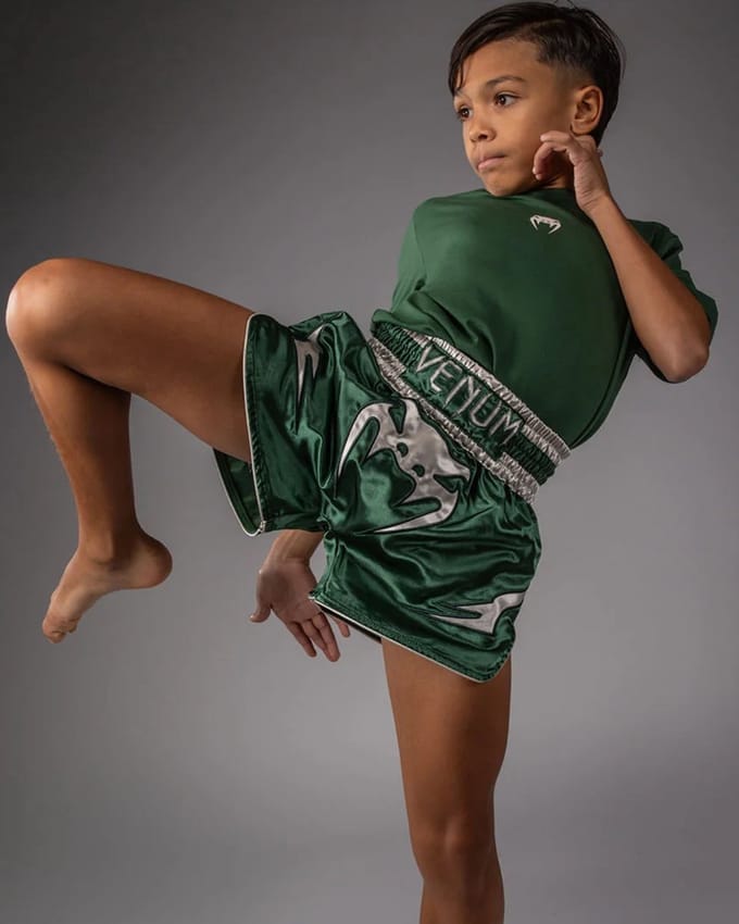 Venum Inferno Muay Thai Shorts - Bosgroen Off White - 8 Jaar