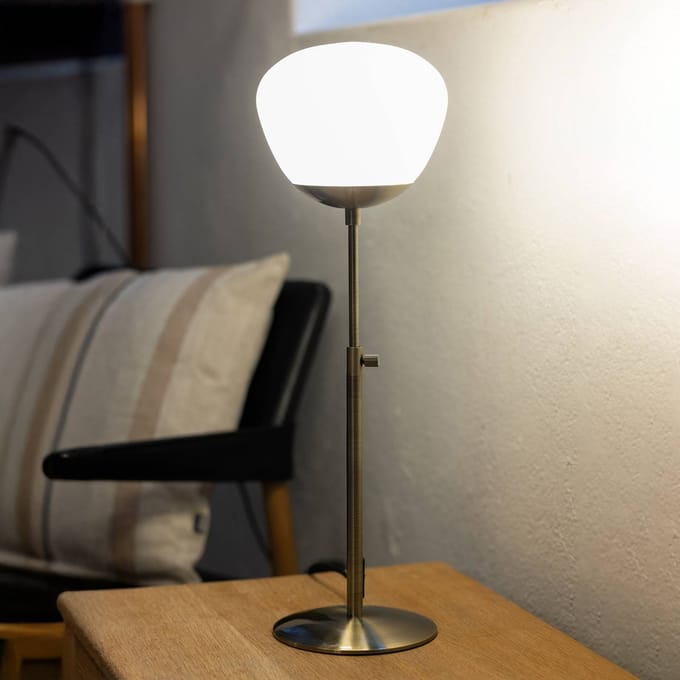 Markslöjd Rise tafellamp, hoogte 60 cm, antiek messing, ijzer, glas
