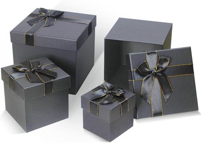 Zwarte geschenkdozen met deksel - set van 4 vierkante dozen met lint en strik