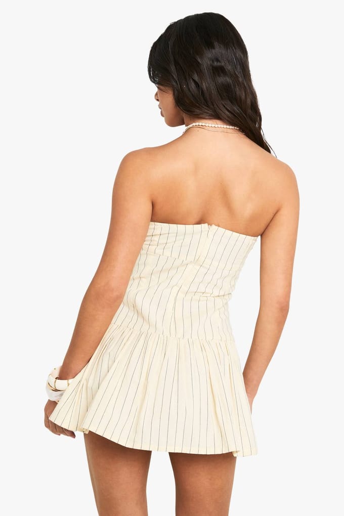 boohoo Dames Petite Gestreepte Linnenlook Button Down Pepum Mini Jurk | Ecru | Maat: 18