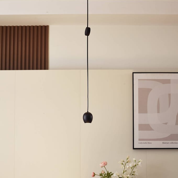 Lindby LED hanglamp Lumaro, zwart,Ø6,2 cm,48V,dimbaar