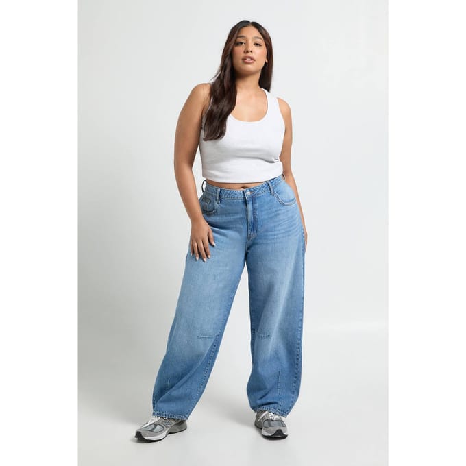 boohoo Dames Plus Barrel Fit Jeans | Mid Wash | Maat: 16/32L