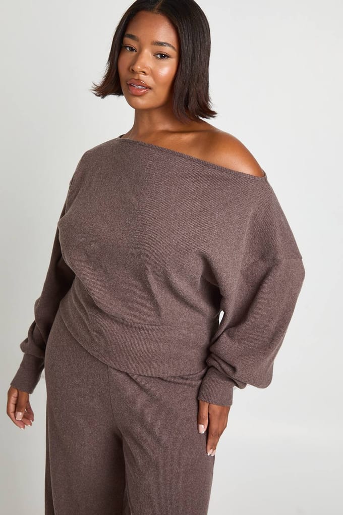 boohoo Dames Plus slordige schouderloze top | Bruin | Maat: 46