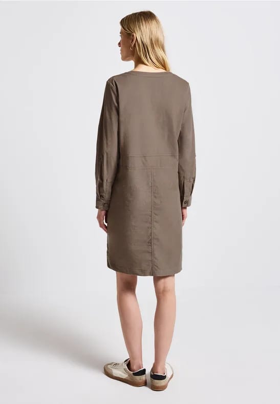 Corduroy jurk met gespleten hals