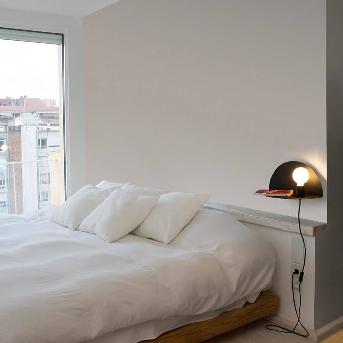 FARO BARCELONA Als nachtkastje bruikbare wandlamp Nit