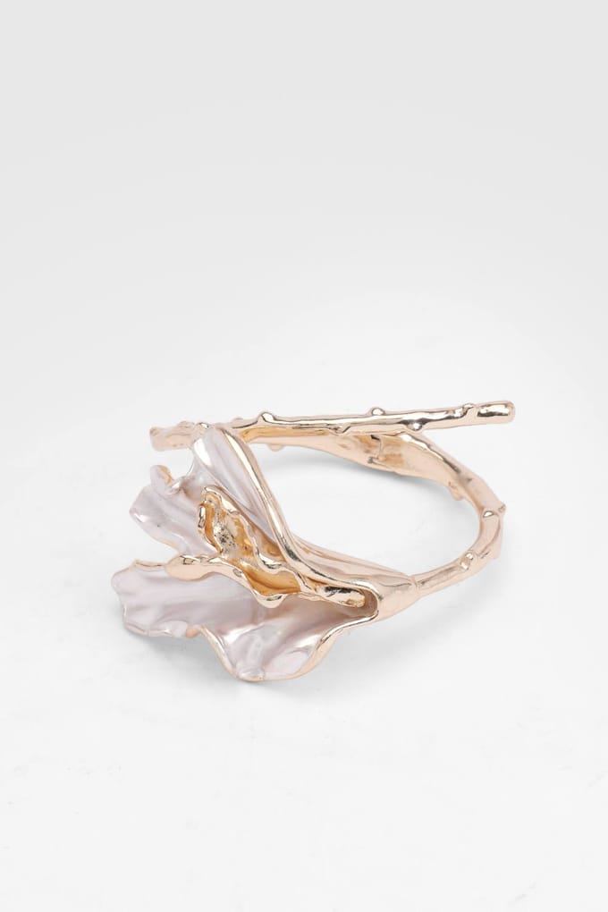 boohoo Dames Armband Met Bloemblad Detail | Goud