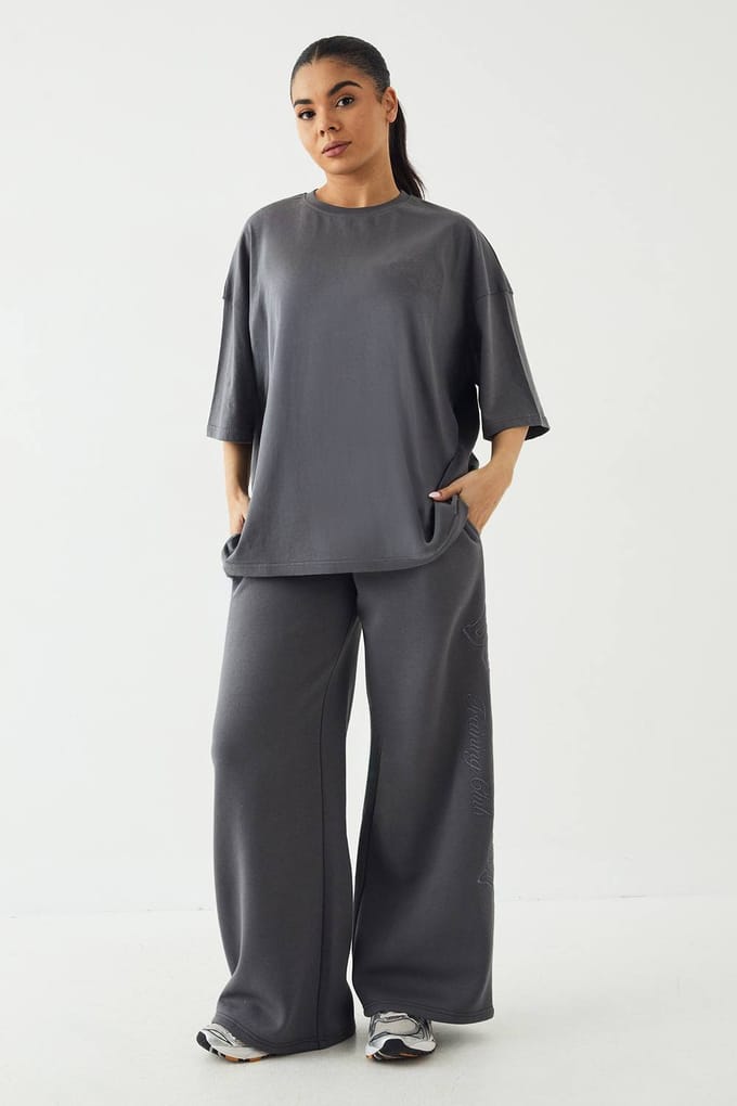 Dames DSGN Studio Sport Training Club Oversized T-Shirt | Charcoal | Maat: Small