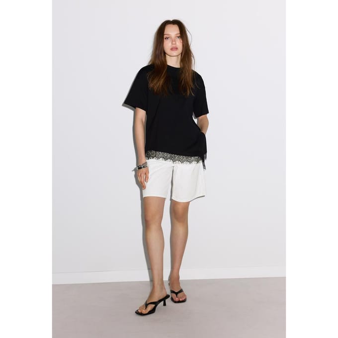 Stradivarius T-shirt met korte mouw en kanten zoom  Zwart S