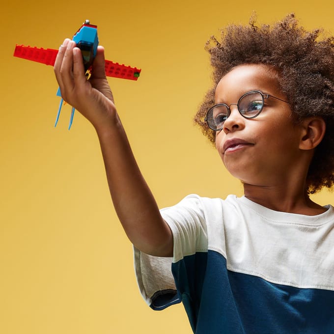 LEGO® City Stuntvliegtuig 60323 bouwset; speelgoedvliegtuig met versierde staartvinnen en een cockpit die open kan, plus een minifiguur van een piloot met helm; leuk actiespeelgoed voor kinderen vanaf 5 jaar (59 onderdelen)