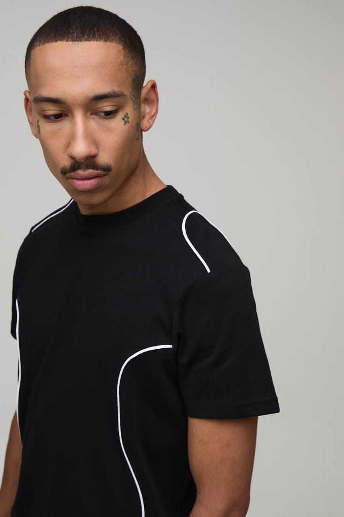 T-shirt En Baggy Short Set Met Contrasterende Biesjes En Panelen In Regular Fit | Black | Size Medium
