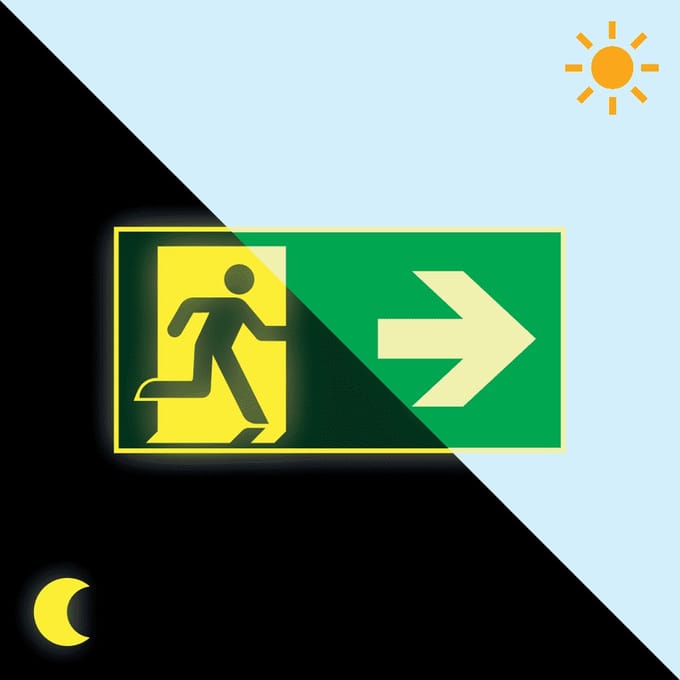 Extra lichtgevende nooduitgang sticker pijl rechts - E002 300 x 150 mm