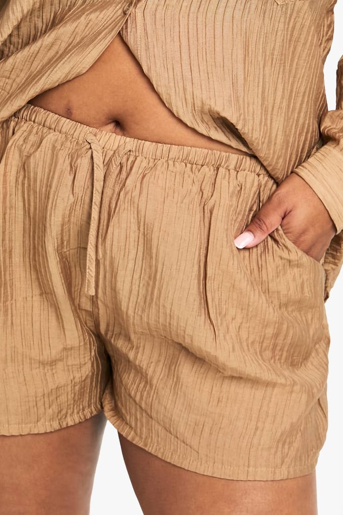 boohoo Dames Plus Crinkle Geweven Oversized Shorts | Mocha | Maat: 22
