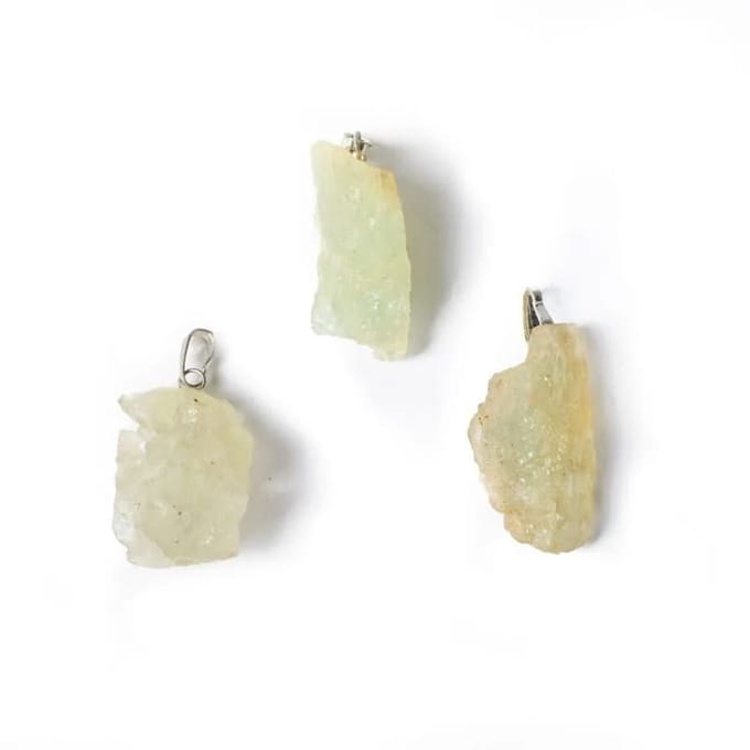 Groene calciet ruw edelsteenhanger