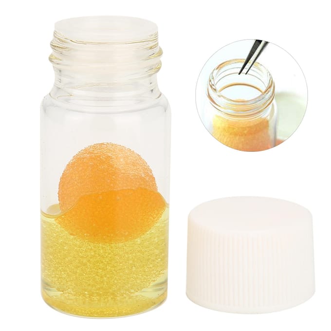 Set met vloeibare remover en sponsjes voor het reinigen van wimperextensions, inclusief pincet en reiniger. white