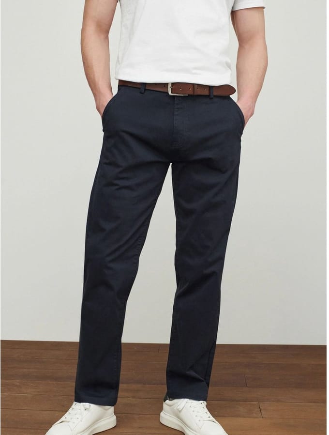 Next - Heren - Straight fit - Zachte chino met riem - Blauw
