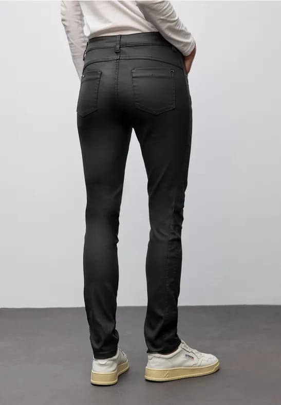 Slim Fit gecoate broek
