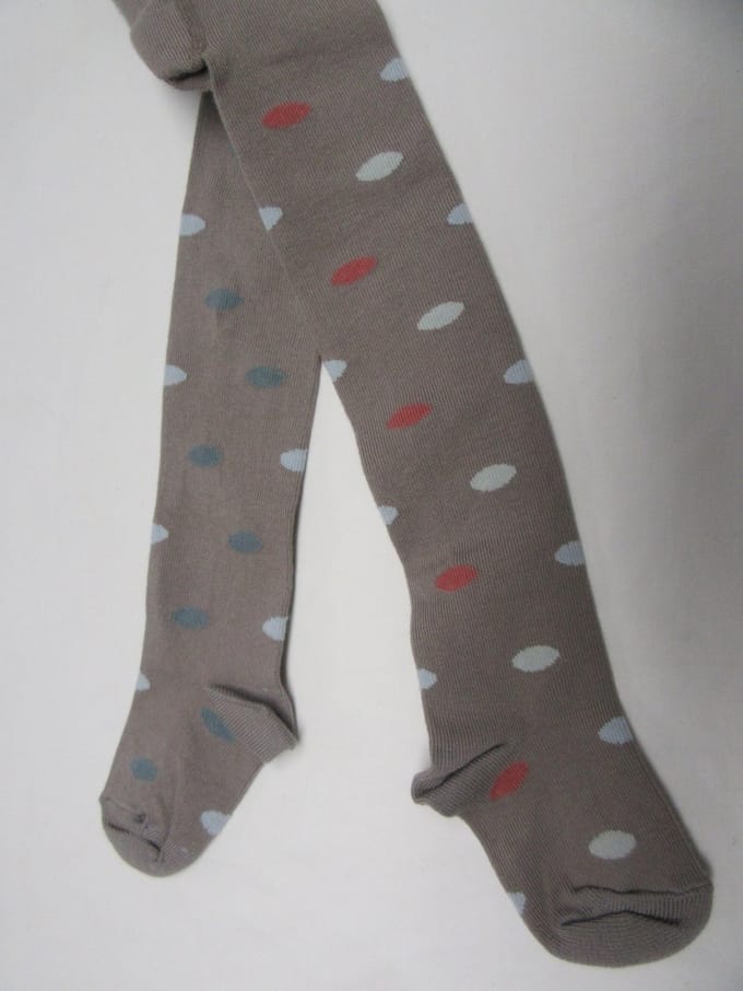 noukie's panty , collant taupe met stippen,  4 jaar  /25