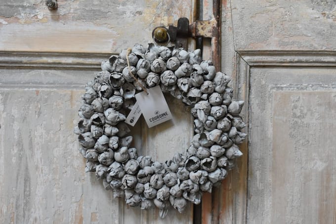 Couronne - Krans Ø 30 cm - Coco fruit wreath licht grijs / grey mist - krans Coco fruit Ø 30 cm - Landelijk sober robuust.