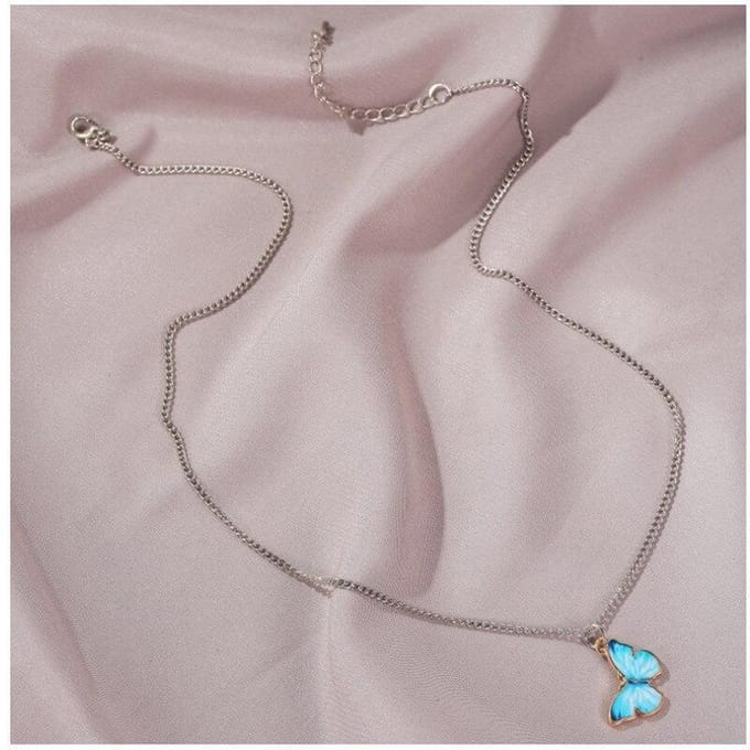 Ketting met hanger vlinder lichtblauw