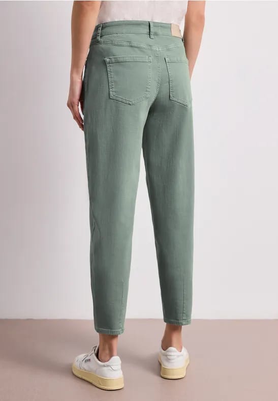 Barrel Leg jeans in Colored Denim Look