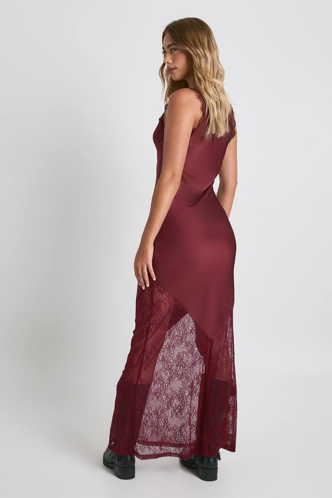 boohoo Dames Slipjurk met kanten zoom | Bordeaux Rood | Maat: 44