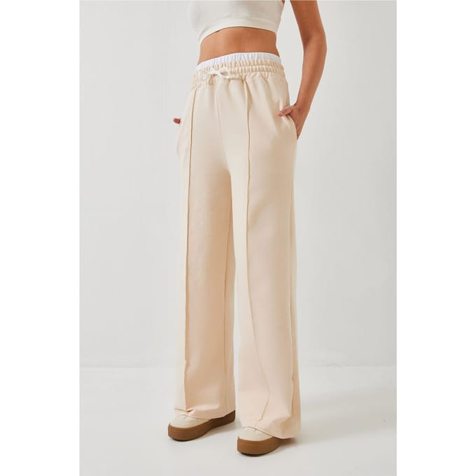 Broek met Wijde Pijpen en Ceintuurbeslag